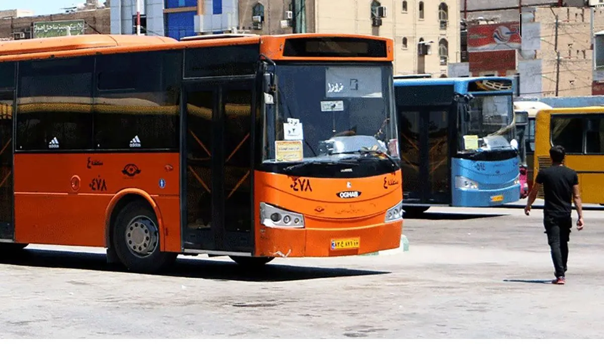 ببینید؛ دود کردن عجیب یک اتوبوس در مسجد سلیمان