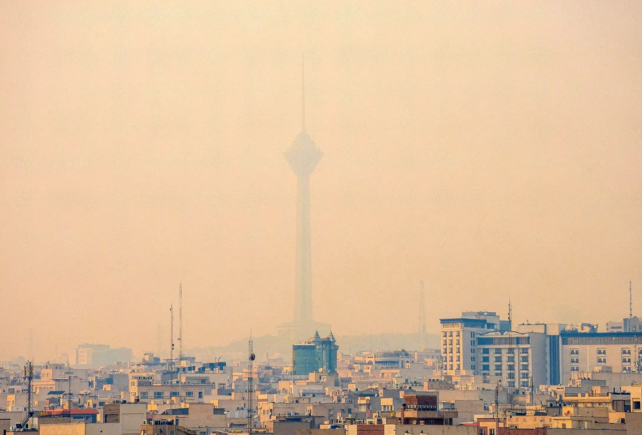 شاخص آلودگی هوا در کلانشهر‌ها به آستانه خطر رسید 