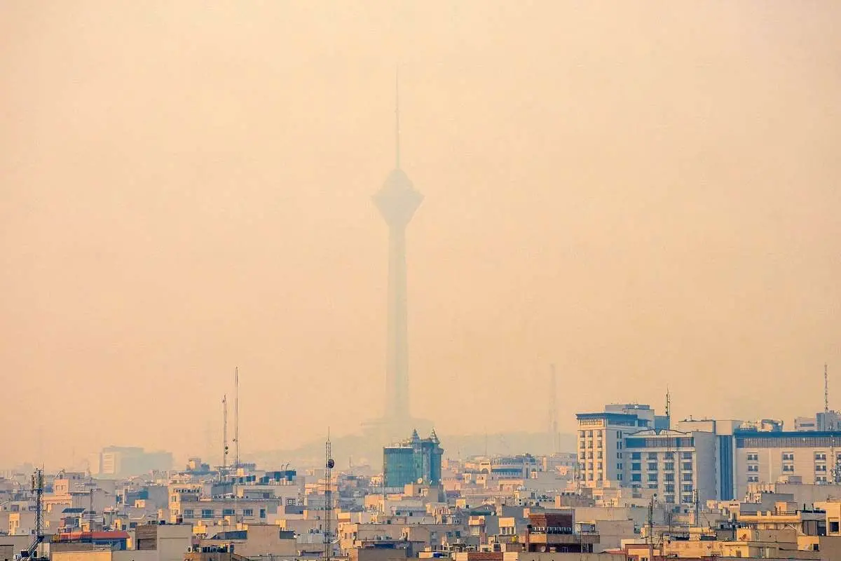 ۱۷ ایستگاه کیفیت هوای تهران در وضعیت قرمز
