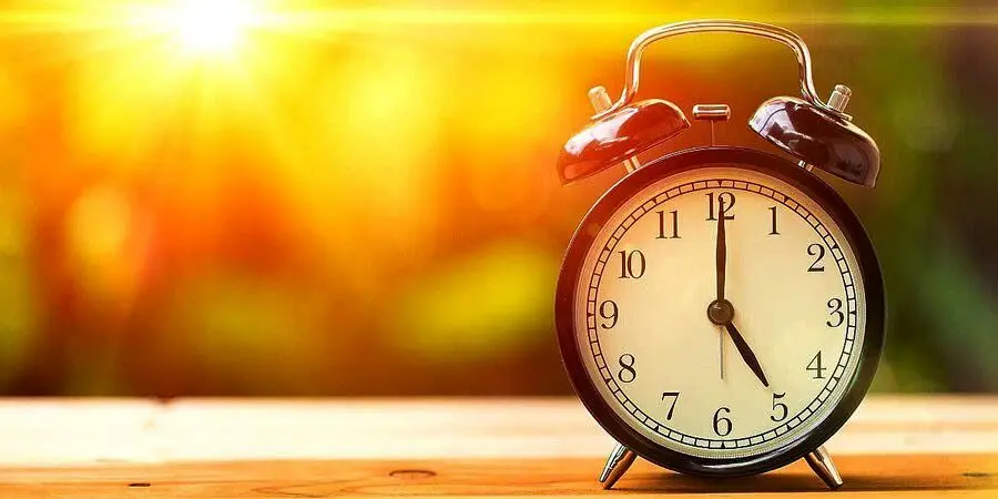 «صبح‌های ۵ صبحی»؛ واقعاً زندگی را عوض می‌کند یا فقط یک شعار اینستاگرامیست؟