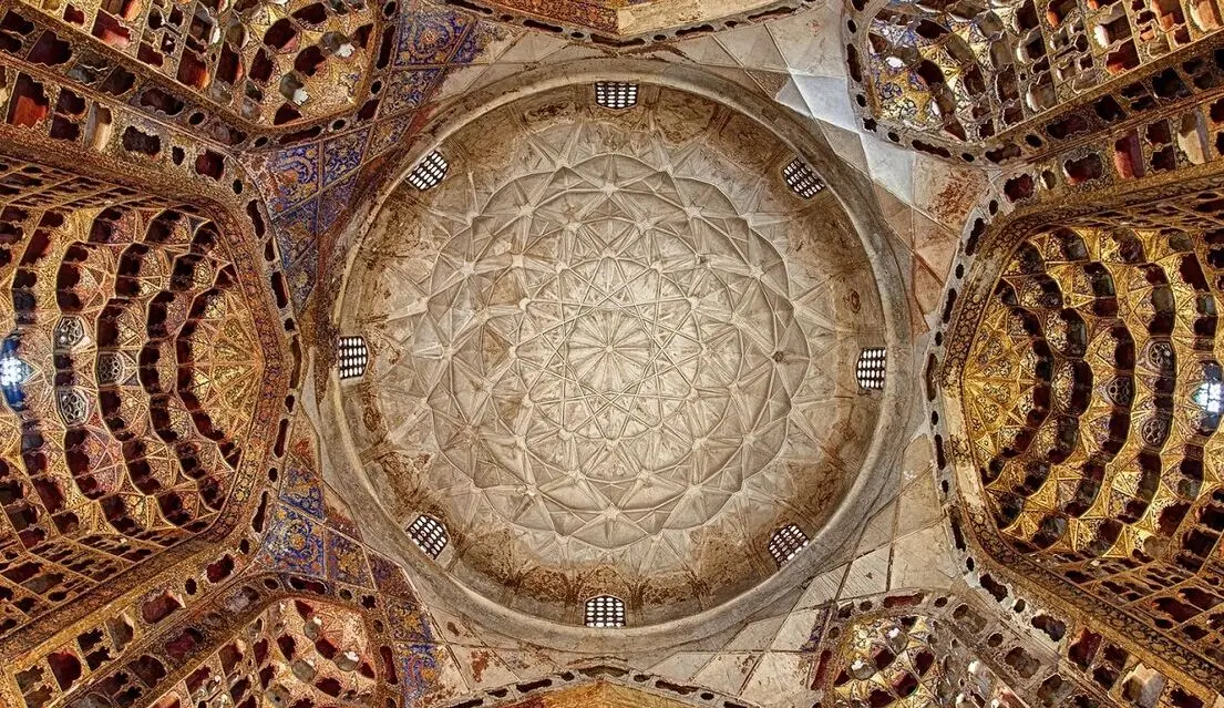 هدیه ۴۰۰ ساله امپراتور چین به ایران؛ ماجرای چینی‌های رنگ آبی چه بود؟