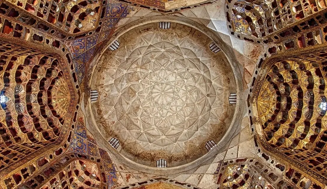 هدیه ۴۰۰ ساله امپراتور چین به ایران؛ ماجرای چینی‌های رنگ آبی چه بود؟
