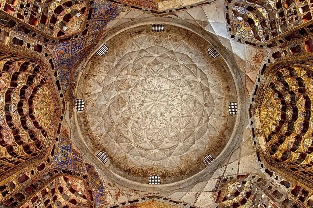 هدیه ۴۰۰ ساله امپراتور چین به ایران؛ ماجرای چینیهای رنگ آبی چه بود؟