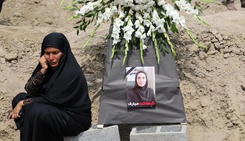 تصاویر؛ مراسم تشییع پیکر دانش‌آموزان مینابی