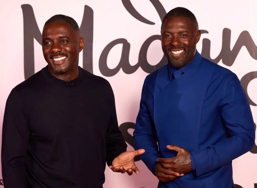 اقدام جالب بازیگر مشهور در مراسم رونمایی از مجسمه مومی‌‌اش