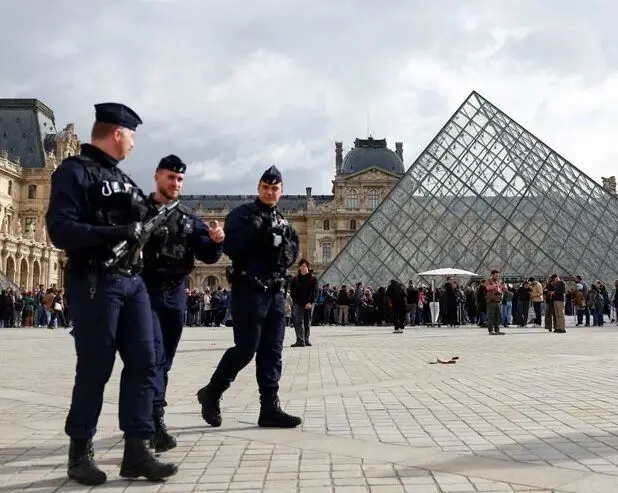 اولین تصویر از سارقان ۷ دقیقه‌ای موزه لوور

