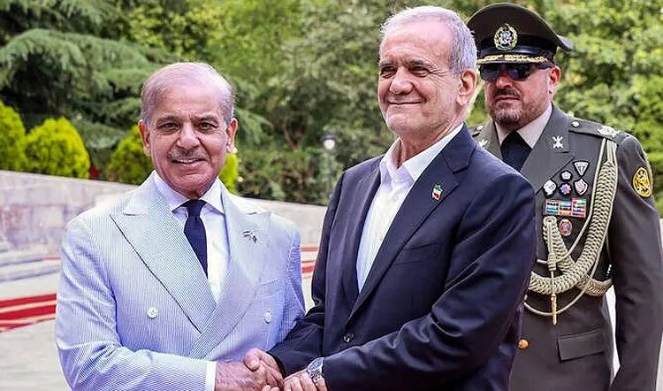 رسانه‌های پاکستانی و عربستانی درباره سفر رئیس‌جمهور به اسلام‌آباد چه نوشتند؟