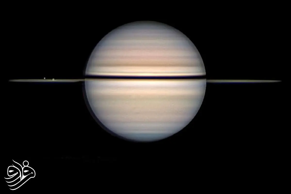 عبور دو قمر یخی از مقابل حلقه‌های زحل