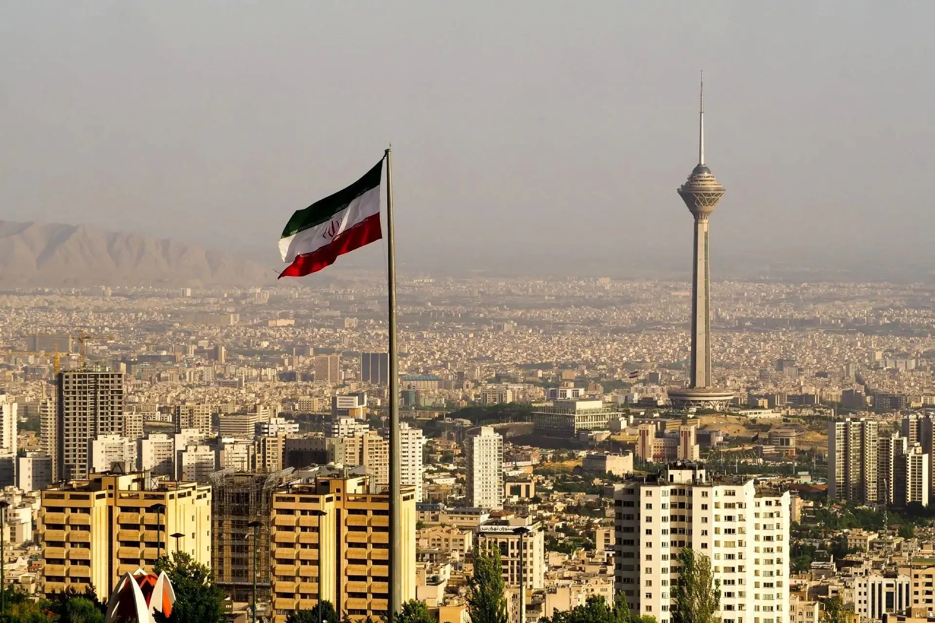 نقد و بررسی فروش متری مسکن