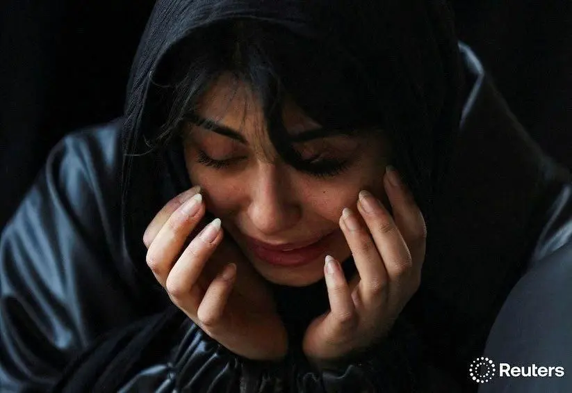 تصاویر رویترز از عزاداری مردم در مراسم خاکسپاری شهدای حمله آمریکا و اسرائیل 