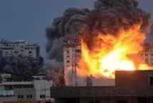 لحظه اصابت موشک اسرائیلی به غزه