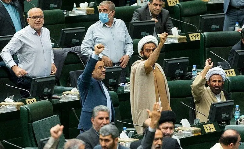 فیل تندروها یاد هندوستان کرده/ آنها مسببان وضع موجود حجاب هستند
