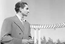 «محمدرضا پهلوی» سوار بر جگوار ای تایپ در انگلیس؛ سال 1341