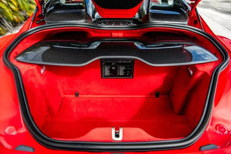 فراری ۸۱۲ کامپتیزیونه A