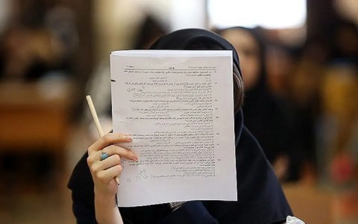 تجمع خانواده‌ها در اعتراض به لو رفتن سوالات آزمون سمپاد