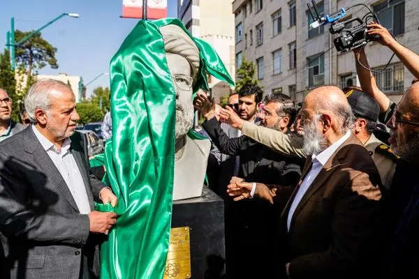 تصاویر؛ رونمایی سردیس ابراهیم رئیسی در میدان پاستور تهران