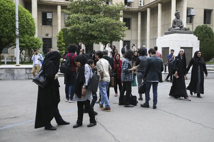 آمار دانشجویان هرسال کمتر از پارسال/ چرا دانشگاه‌ها خلوت‌تر شده‌اند؟
