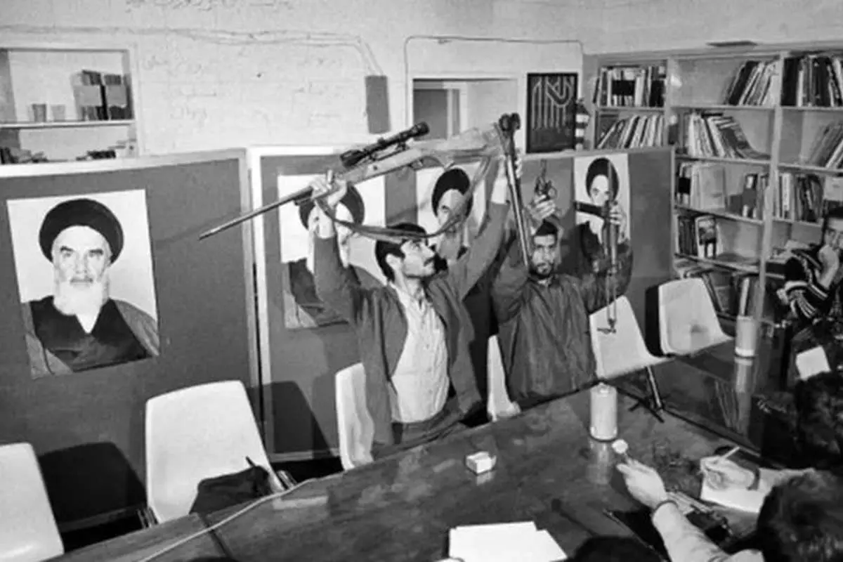 وقتی مسعود کیمیایی از اشغال سفارت پشتیبانی کرد/ فهرست هنرمندان حامی تسخیر