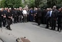 تصاویر؛ اقامه نماز بر پیکر ابوالقاسم قاسم زاده توسط سید محمد خاتمی/ ظریف و همتی هم بودند 