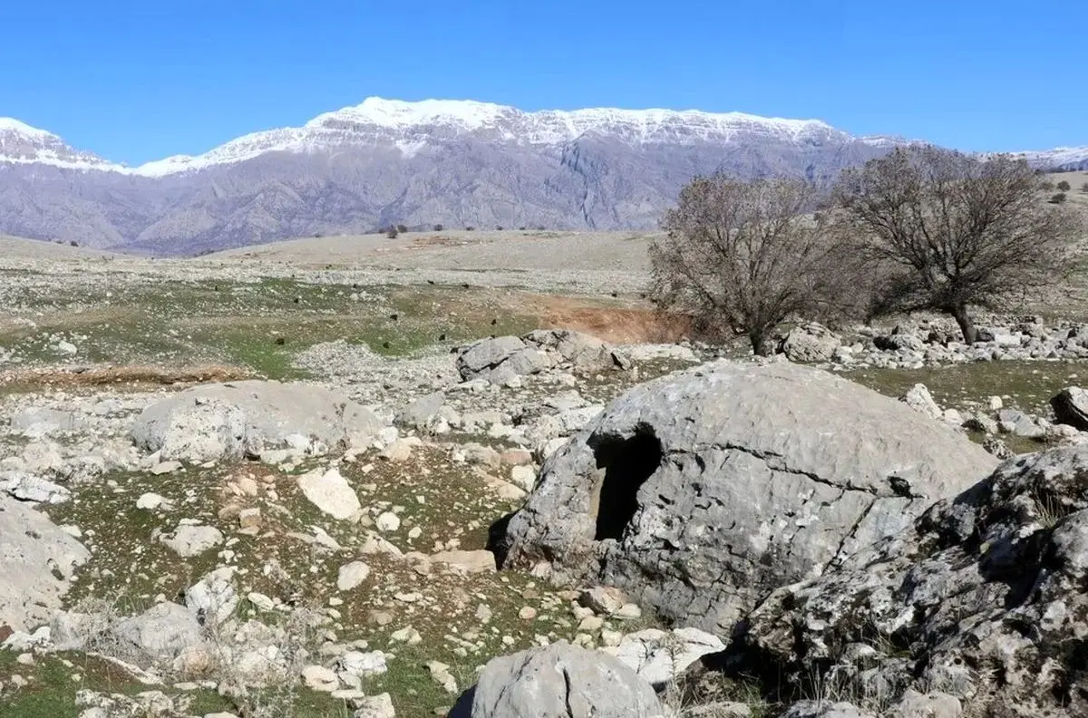 کشف کتیبۀ اسرارآمیز «نبرد پهلوان و مار» در خوزستان