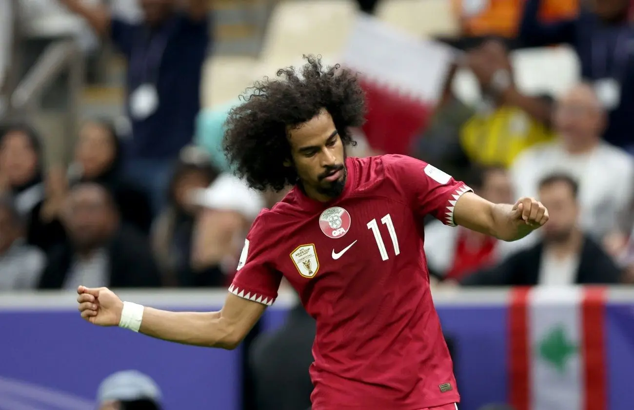 اکرم عفیف امام جماعت شد