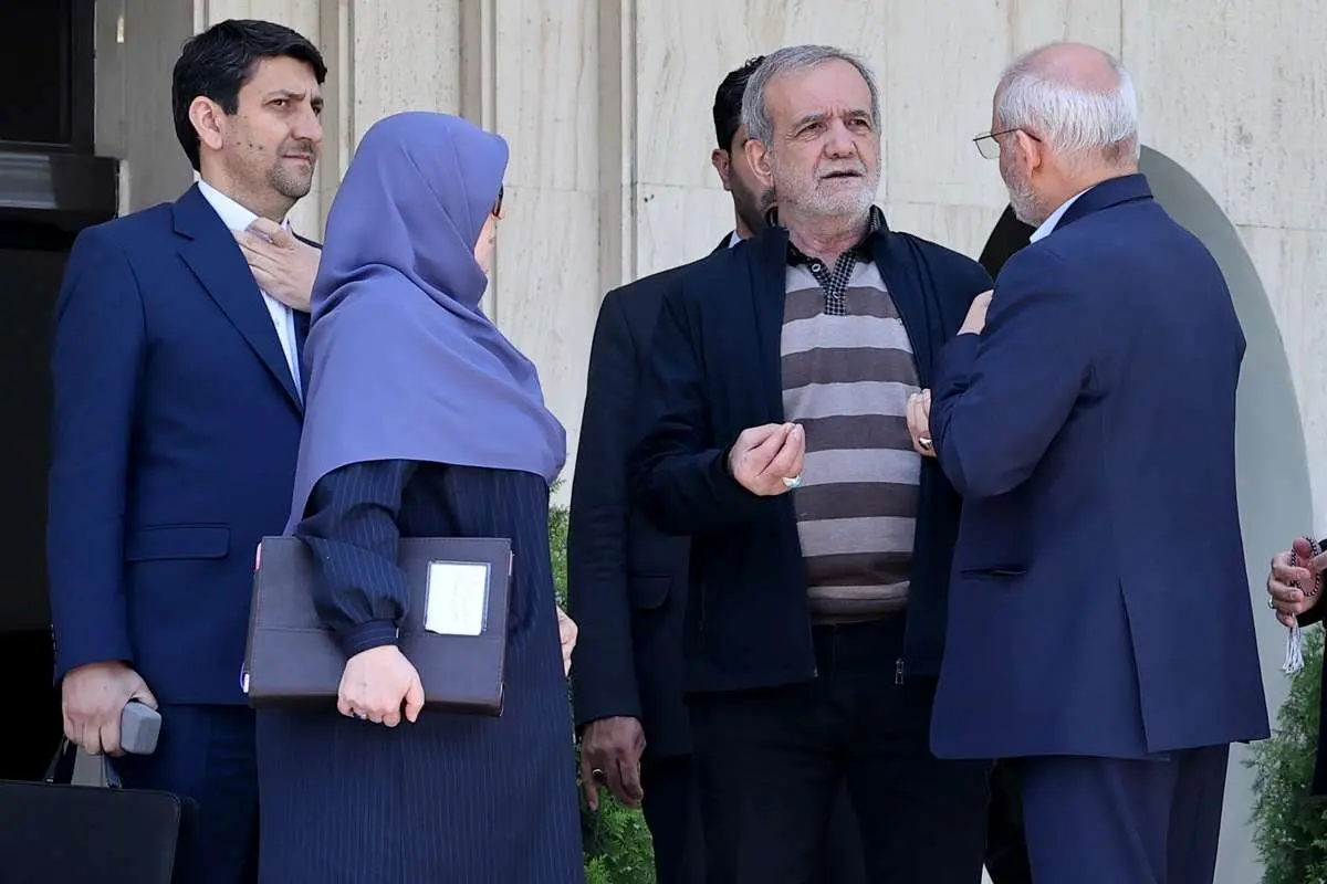 پشت پرده شعار «دعوا نکنیم» پزشکیان؛  چرا دولت از اختلاف می‌ترسد؟
