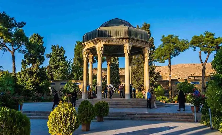 تفال به حافظ: رسید مژده که آمد بهار و سبزه دمید