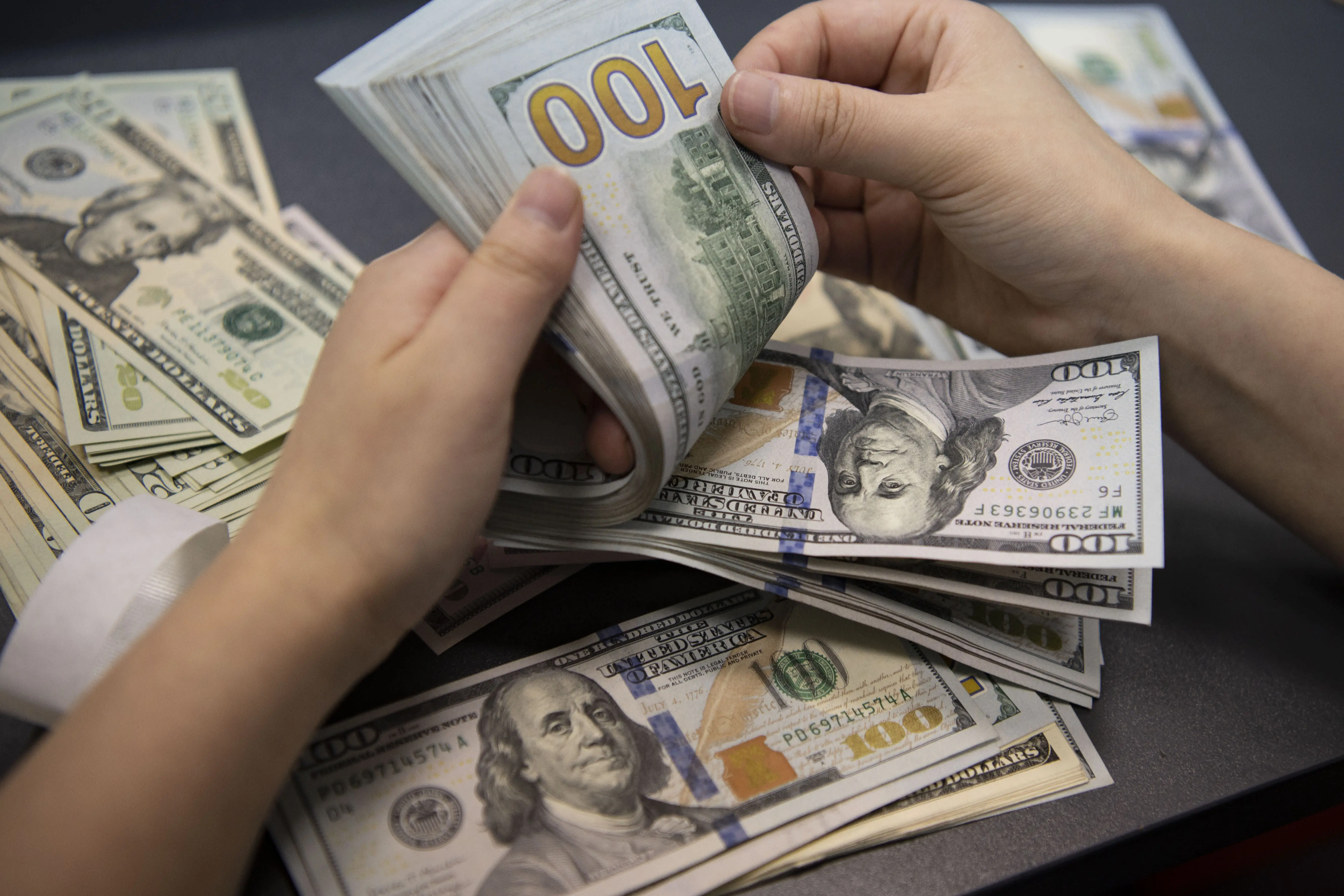 آیا سیگنال دیپلماسی می‌تواند قیمت دلار را به ثبات برساند؟