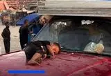 ویدئوی پربازید کودک به خواب رفته فلسطینی روی خودرو