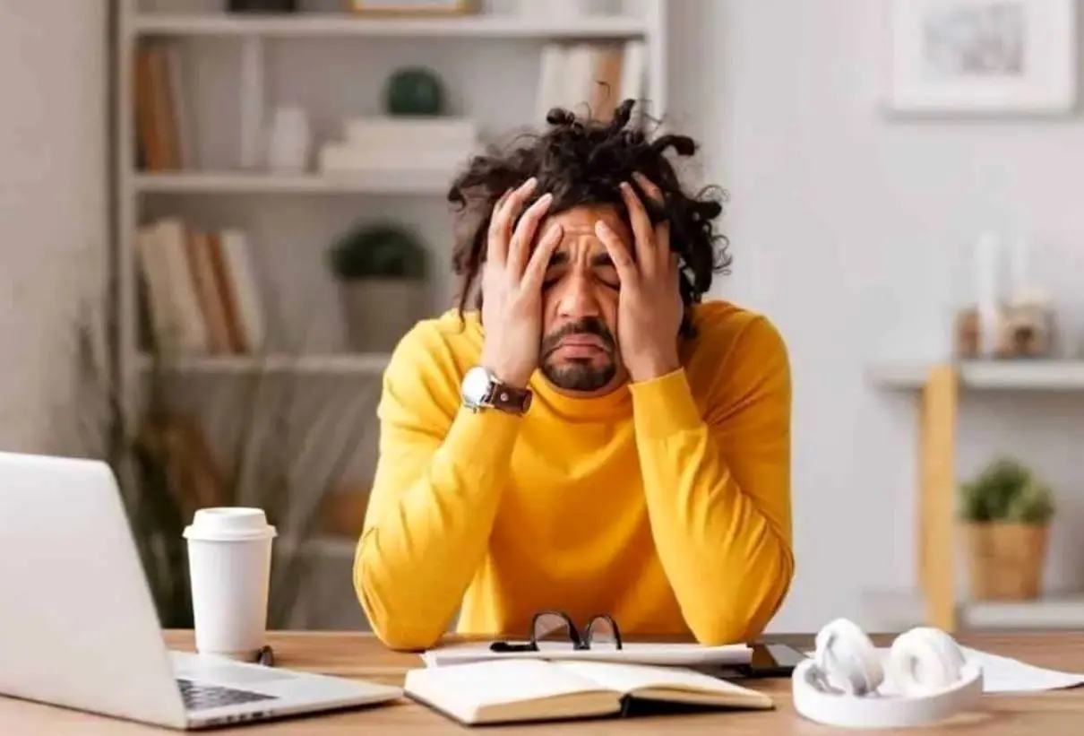 احساس غرق شدن؛ چکار کنیم وقتی همه چیز به مویی بند است!
