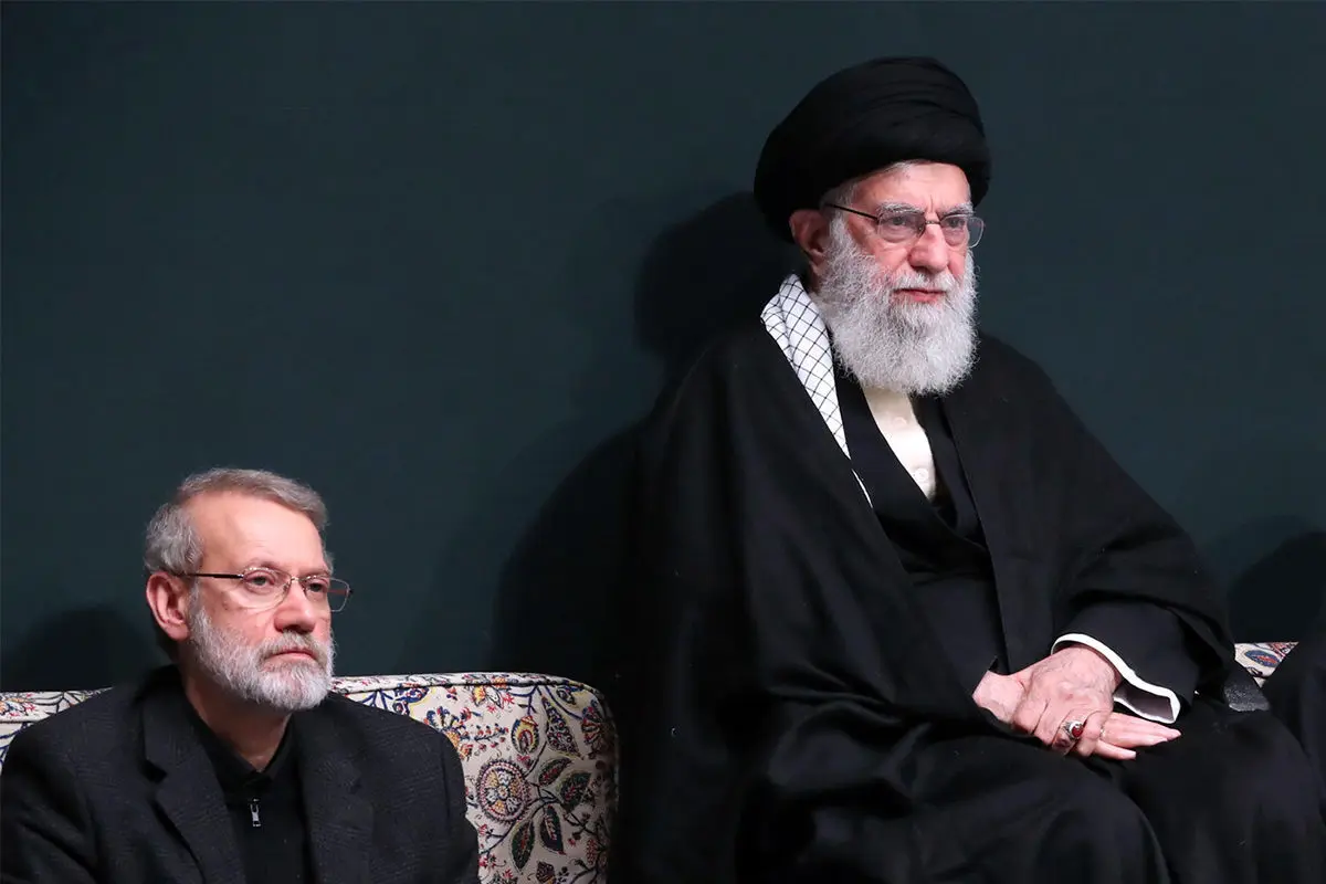 تصویری منتشرنشده از آیت الله سیدعلی خامنه‌ای در صداوسیما به‌همراه علی لاریجانی