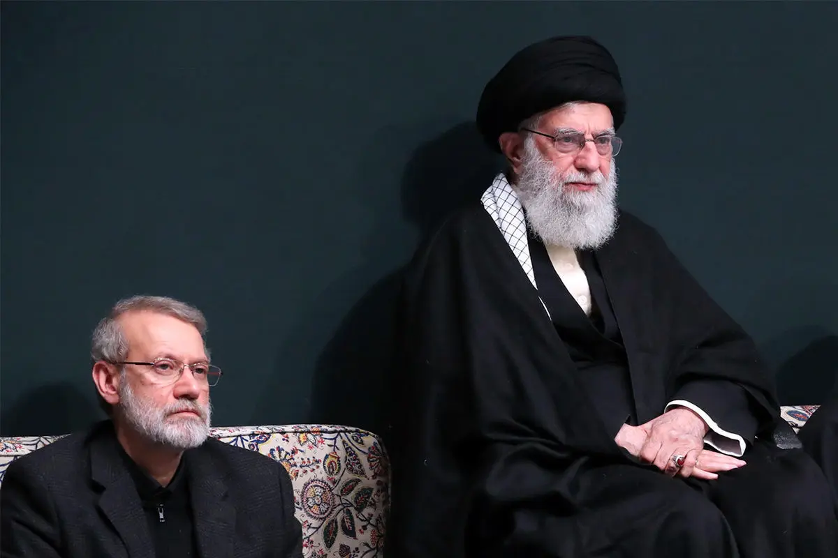 تصویری منتشرنشده از آیت الله سیدعلی خامنه‌ای در صداوسیما به‌همراه علی لاریجانی