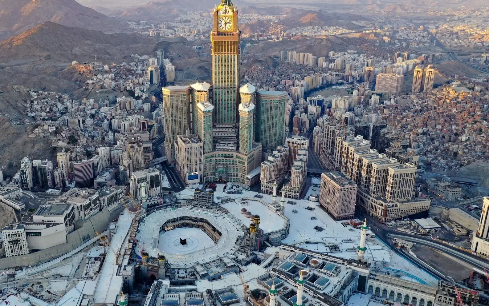  نمایی چشم‌نواز از کعبه از بالای برج ساعت