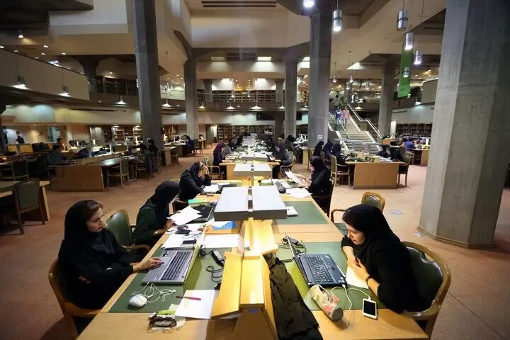 پژوهشگر اجتماعی زیرخط فقر زندگی می‌کند