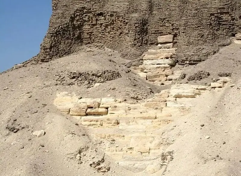 هرم شناور