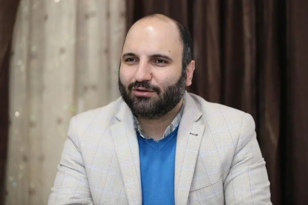 توجیه عجیب رضا عاشری برای توهین به پزشکیان: من طنازم!


