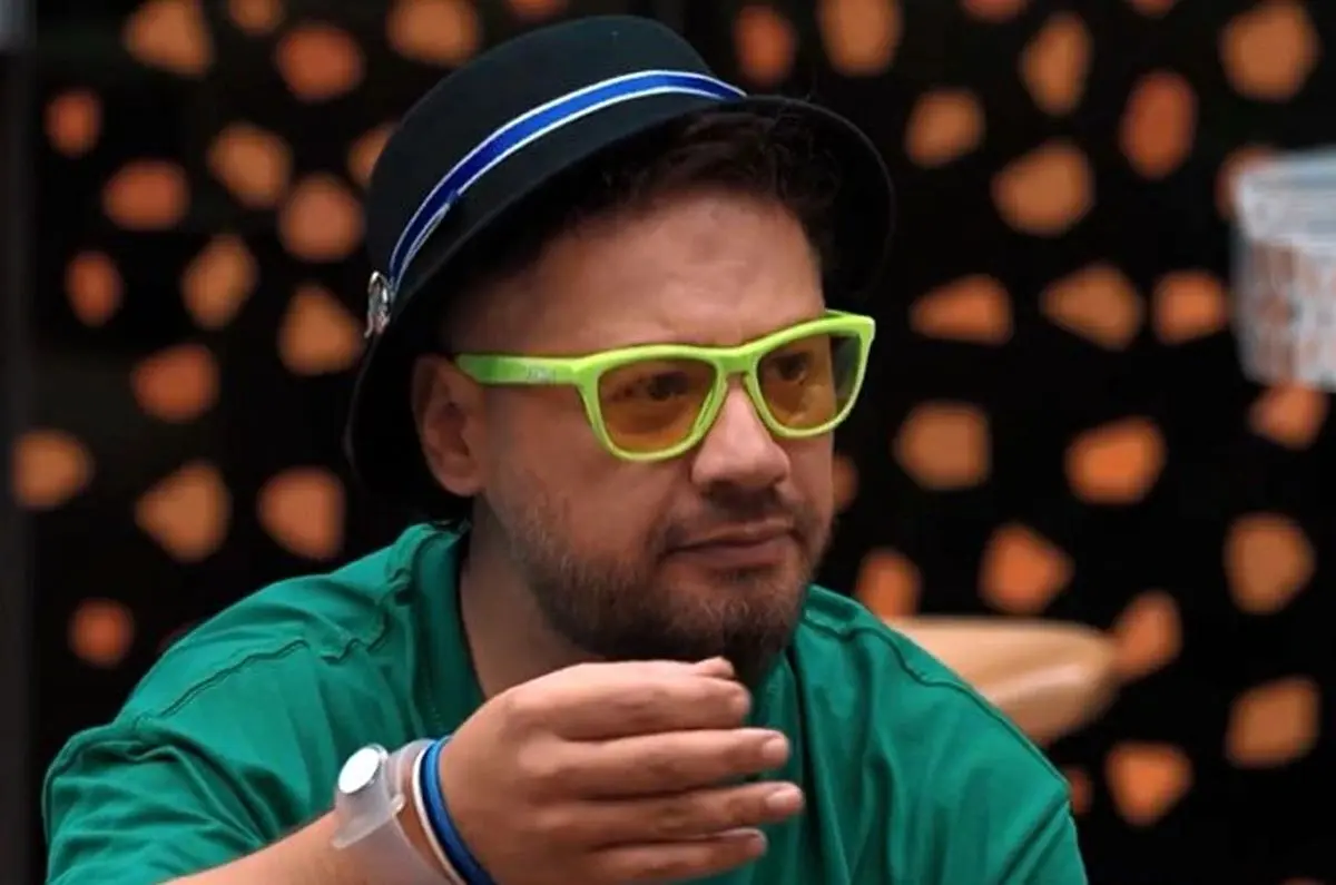 علی صادقی: سیروس گرجستانی را با دمپایی زدم شاکی شد!