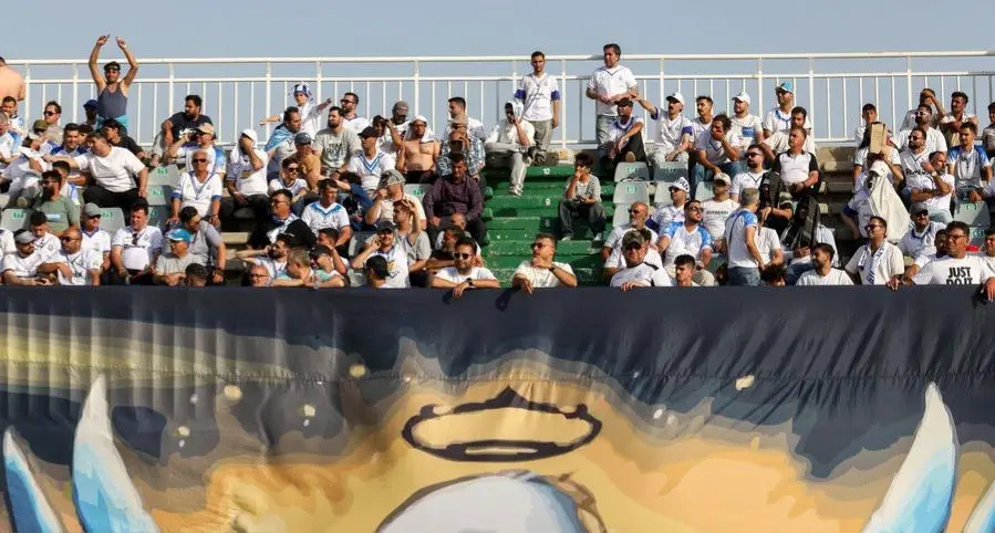 ببینید؛ فاجعه در ورزشگاه اراک و مصدومیت هواداران  با پرتاب سنگ