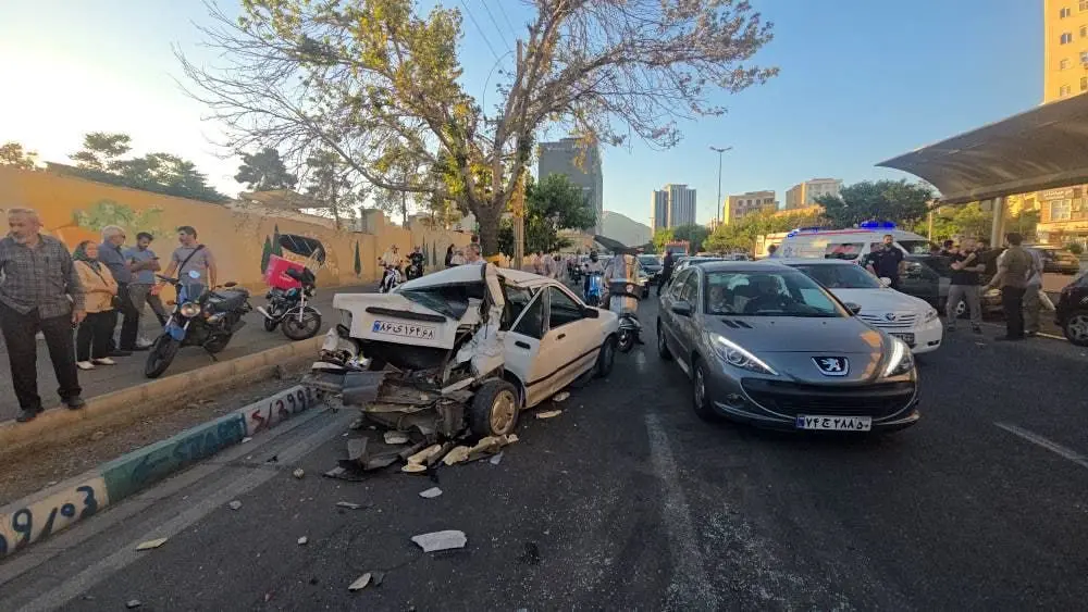 جزئیات برخورد اتوبوس با ۱۲ خودرو در تهران 