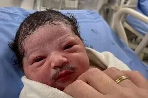 نوزاد سبیلو خبرساز شد