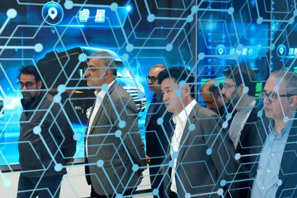 تصاویر ؛ سفر زاکانی برای شکار اتوبوس‌های چینی