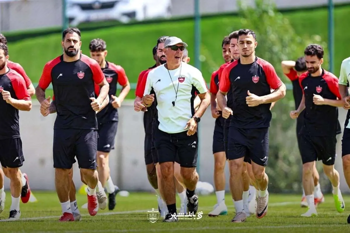 یک مربی با عینک دودی پرسپولیسی‌ها را به خط کرد