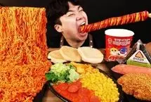 چرا به دیدن ویدئوهای فودبلاگرها معتاد می‌شویم؟