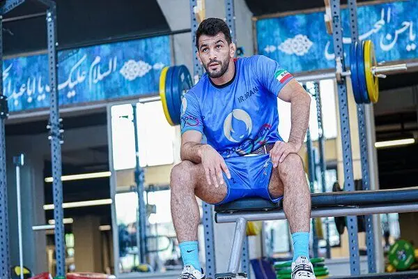 جدال حسن یزدانی با تانک روس

