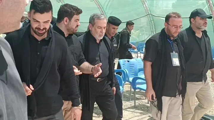 پیاده روی عراقچی وزیر امور خارجه در اربعین