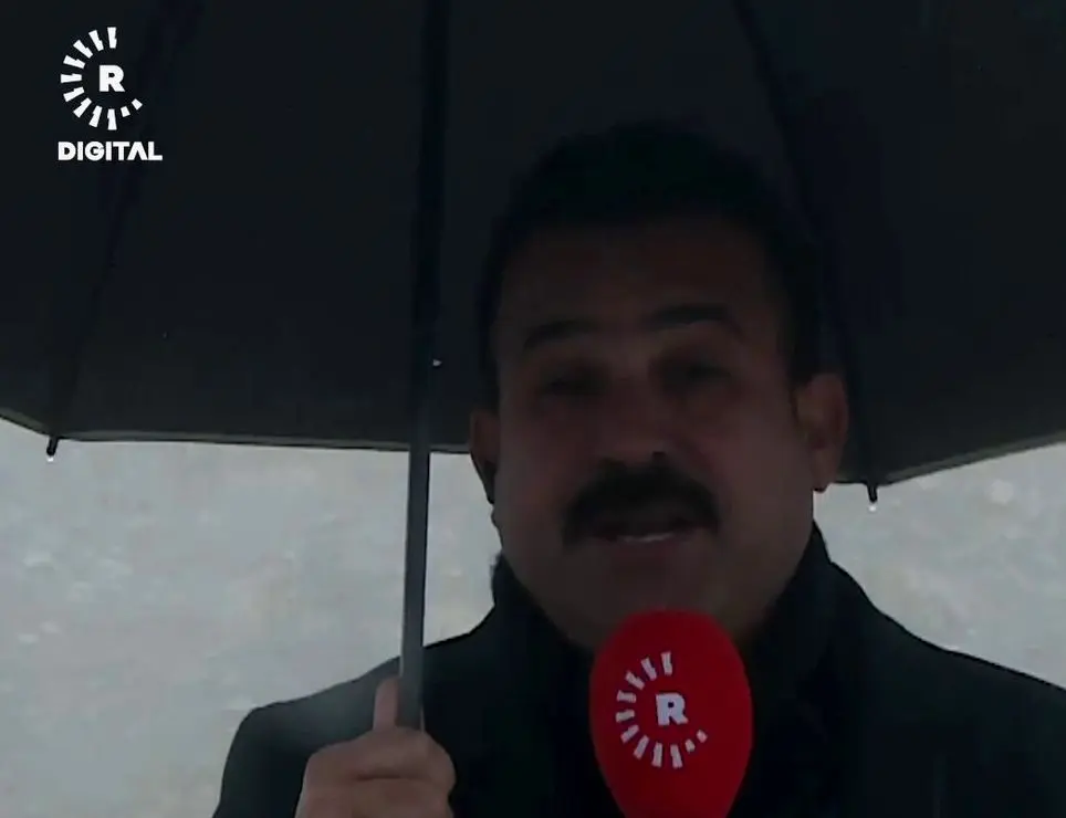 طوفان و سرمای شدید چتر خبرنگار را شکست