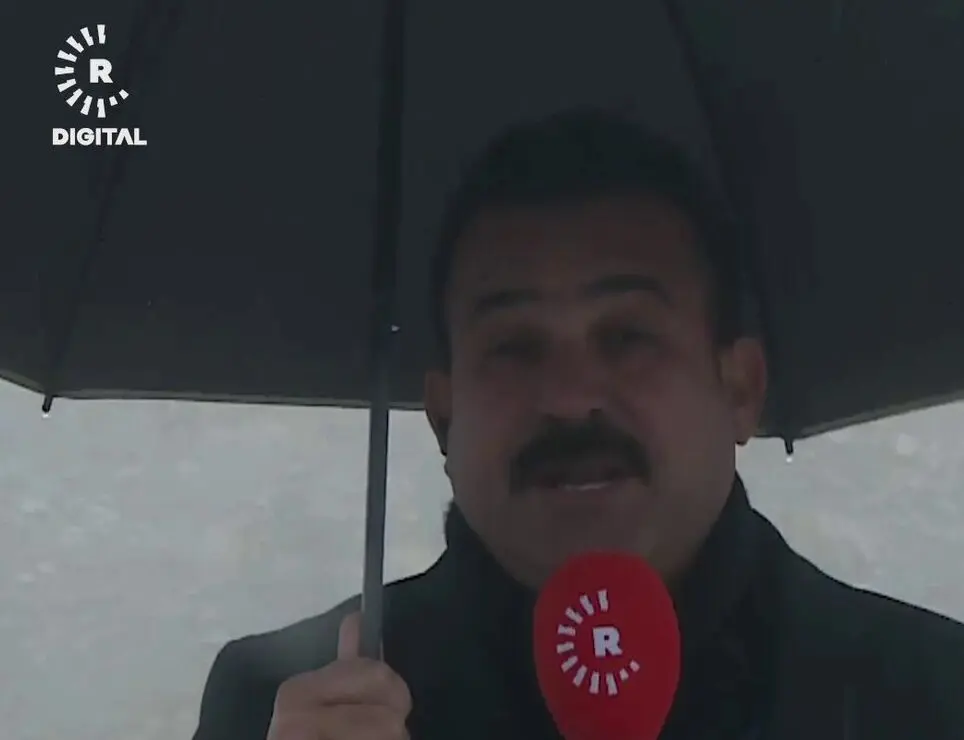 طوفان و سرمای شدید چتر خبرنگار را شکست