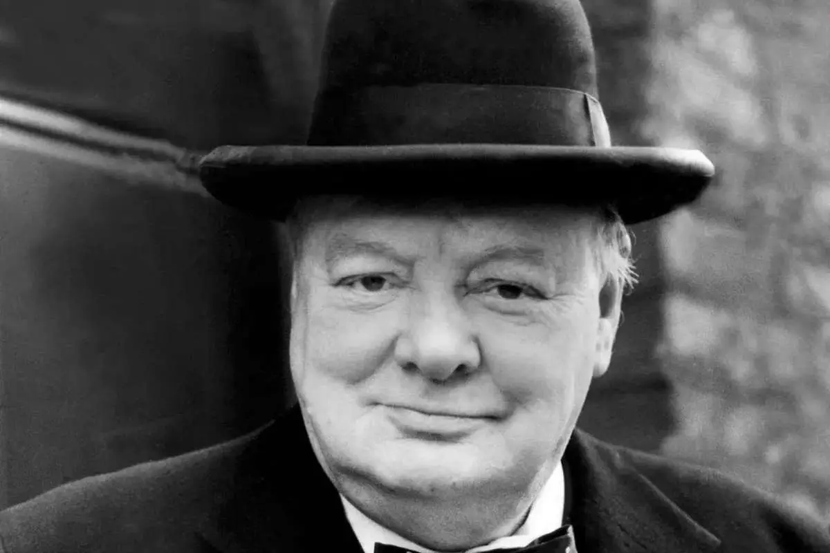  «چرچیل» در دوره خدمت سربازی در هند؛ سال 1274 