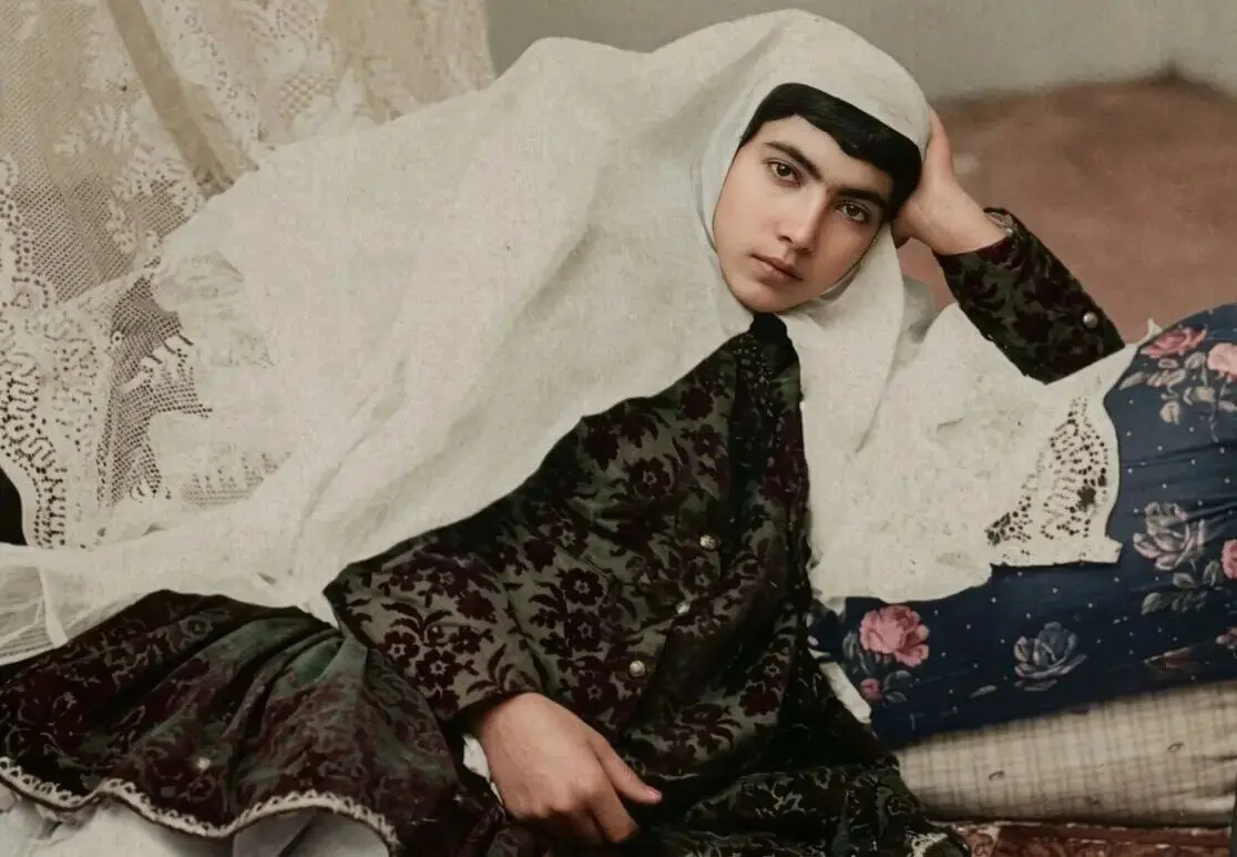  سفر به دوران قاجار؛ از «میوه‌فروشی رشت» تا «پنج جوان تریاکی»