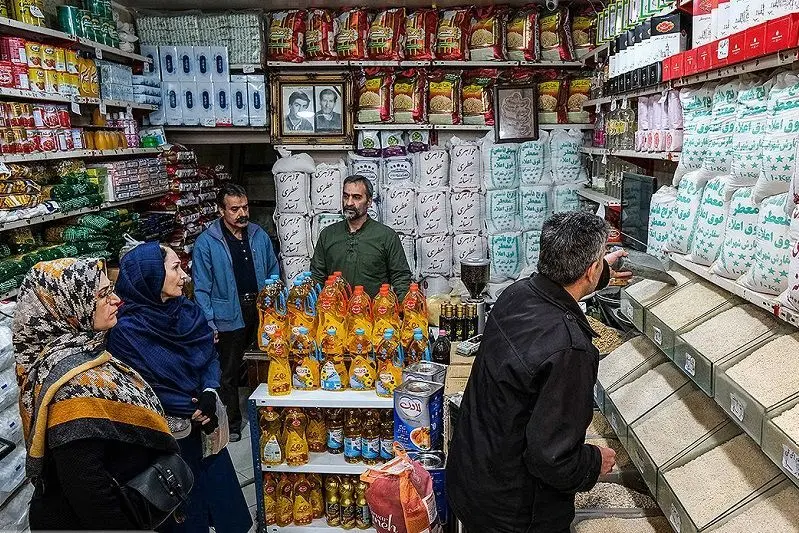 افزایش قیمت کالاهای اساسی/ پولش را به حساب سرپرست خانوار می‌ریزیم


